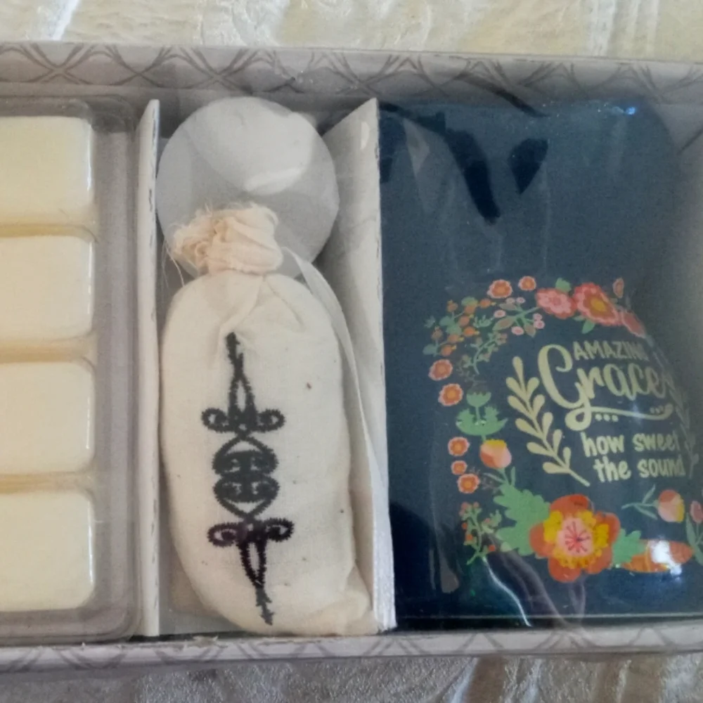 New Vanilla Ceramic Wax Melt and Sachet Gift Set, 11 pc.